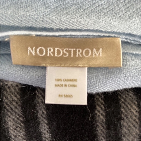 Cashmere Lot Nordstrom & Shawl/Wrap, With Fringe 4X - Picture 3 of 10